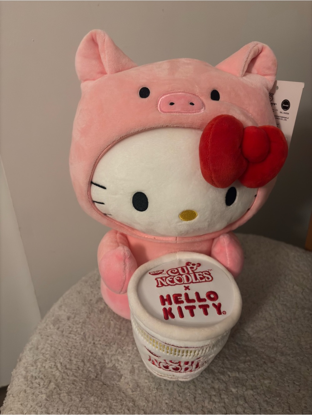 Cup noodles x Hello kitty Pig kidrobot